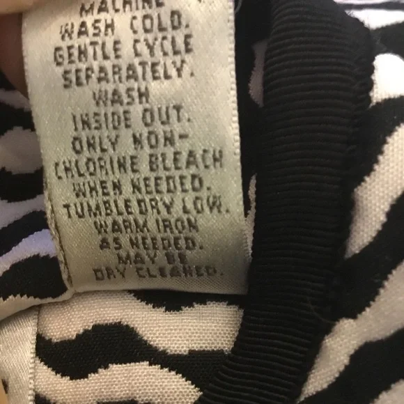 Chico’s Women’s Black and White Geometric Jacket Size S - Picture 5 of 5